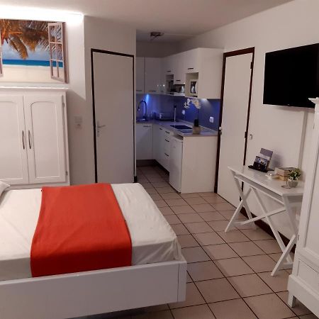 Apartamento Studio Climatisé - Piscine-Plage - 1 à 2 personnes Sainte-Anne Exterior foto